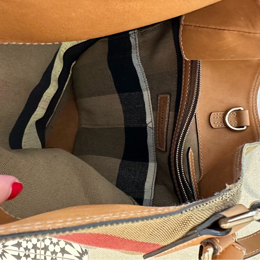 Burberry Ashby bucket tote bag - Picture 12 of 16
